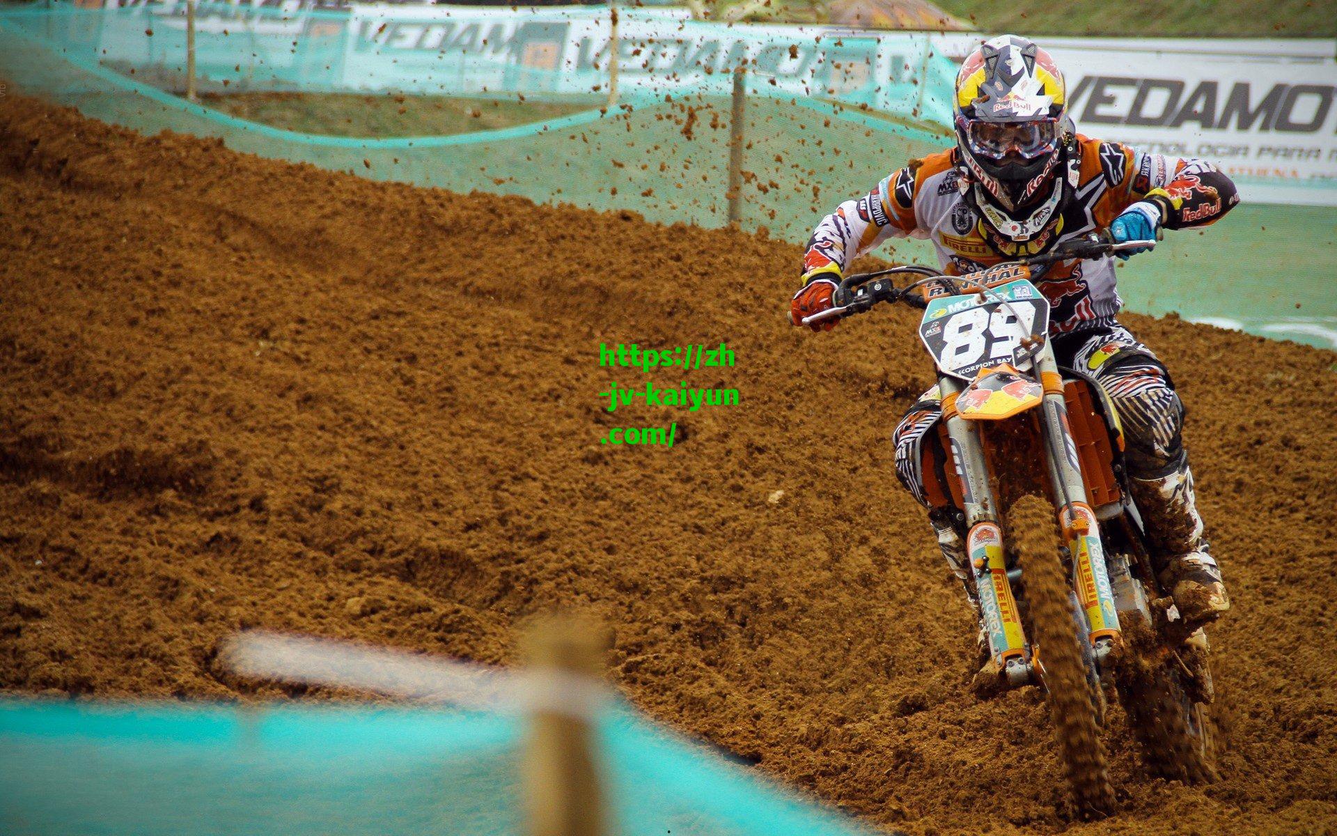 篮球新星杨瀚森跨界亮相WTT赛场，担任选边嘉宾引热议