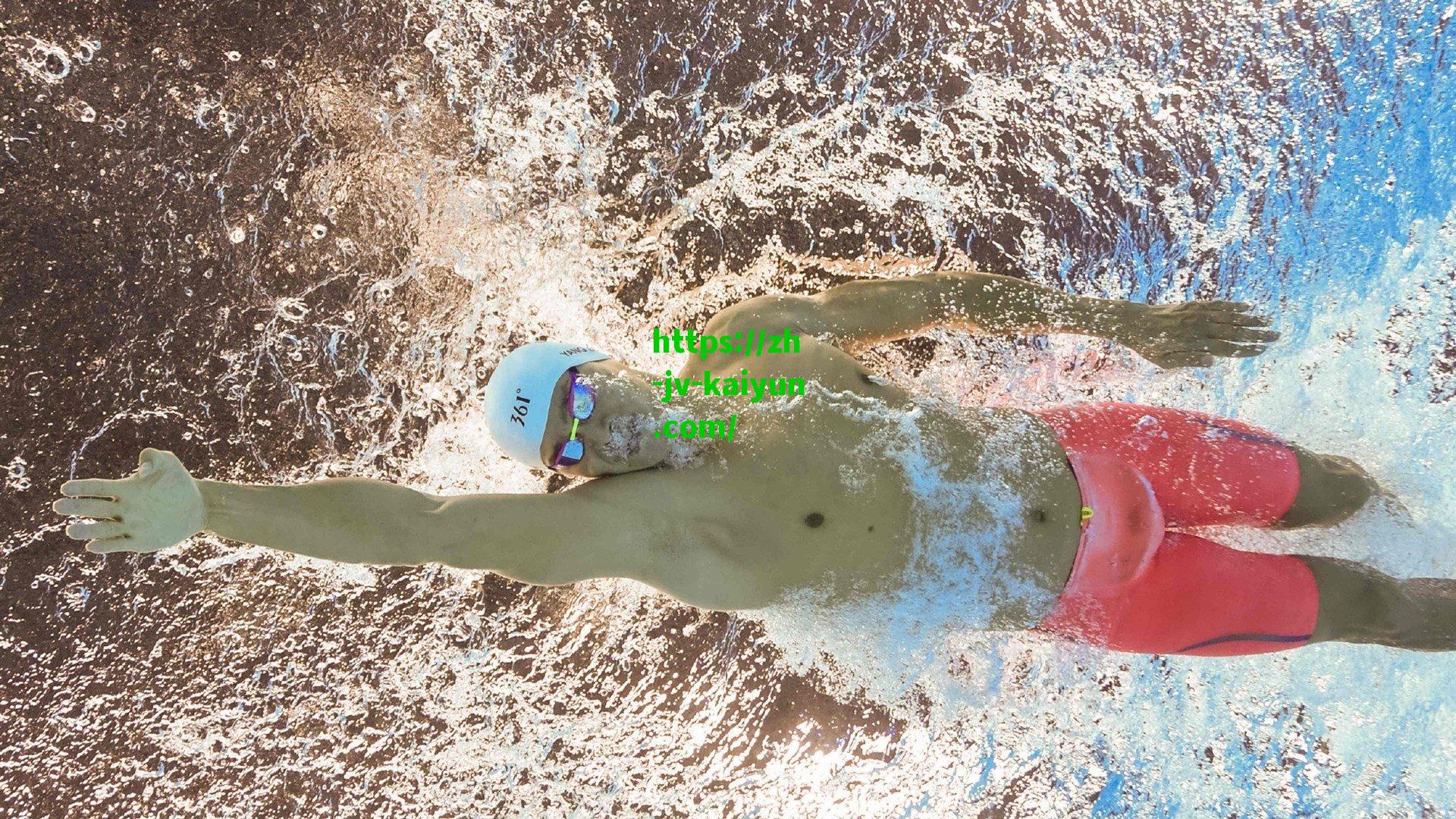 新疆田径场开练，阿不都沙拉木领衔，吴冠希、齐麟、冯傲挥汗备战新赛季